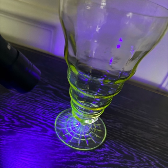 Vintage Vaseline Glass Utility Glass co.? Anchor hocking? Glows - Picture 6 of 6